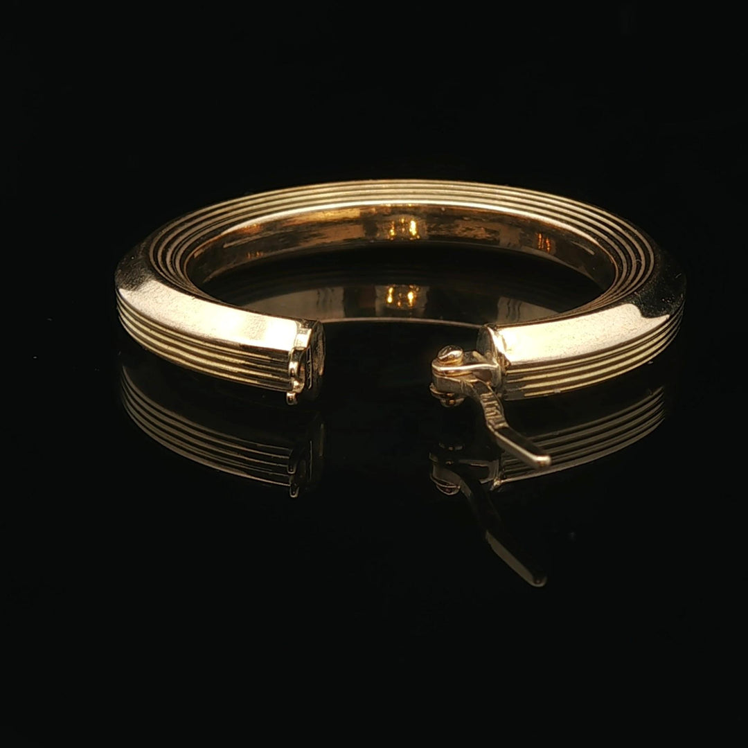 18k Yellow Gold 5.6g Ladies Hollow Ribbed Hoop Earrings 1.25"