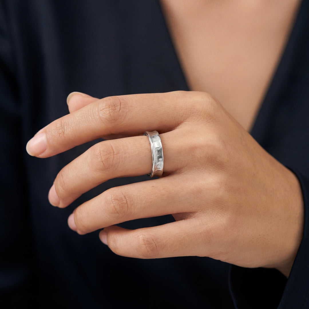 18k White Gold 6g Solid Half Hammed Concave 4mm Band Ring Size 6