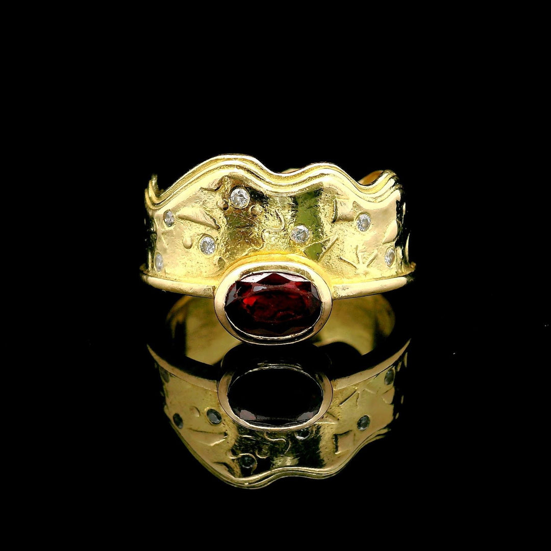 18k Yellow Gold Ruby and Diamond 7.6g Vintage Crown Ring Size 6.25