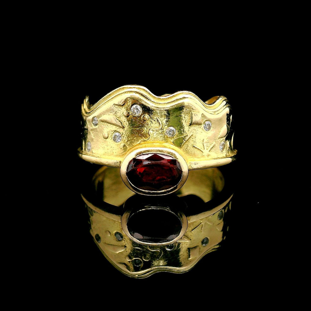 18k Yellow Gold Ruby and Diamond 7.6g Vintage Crown Ring Size 6.25