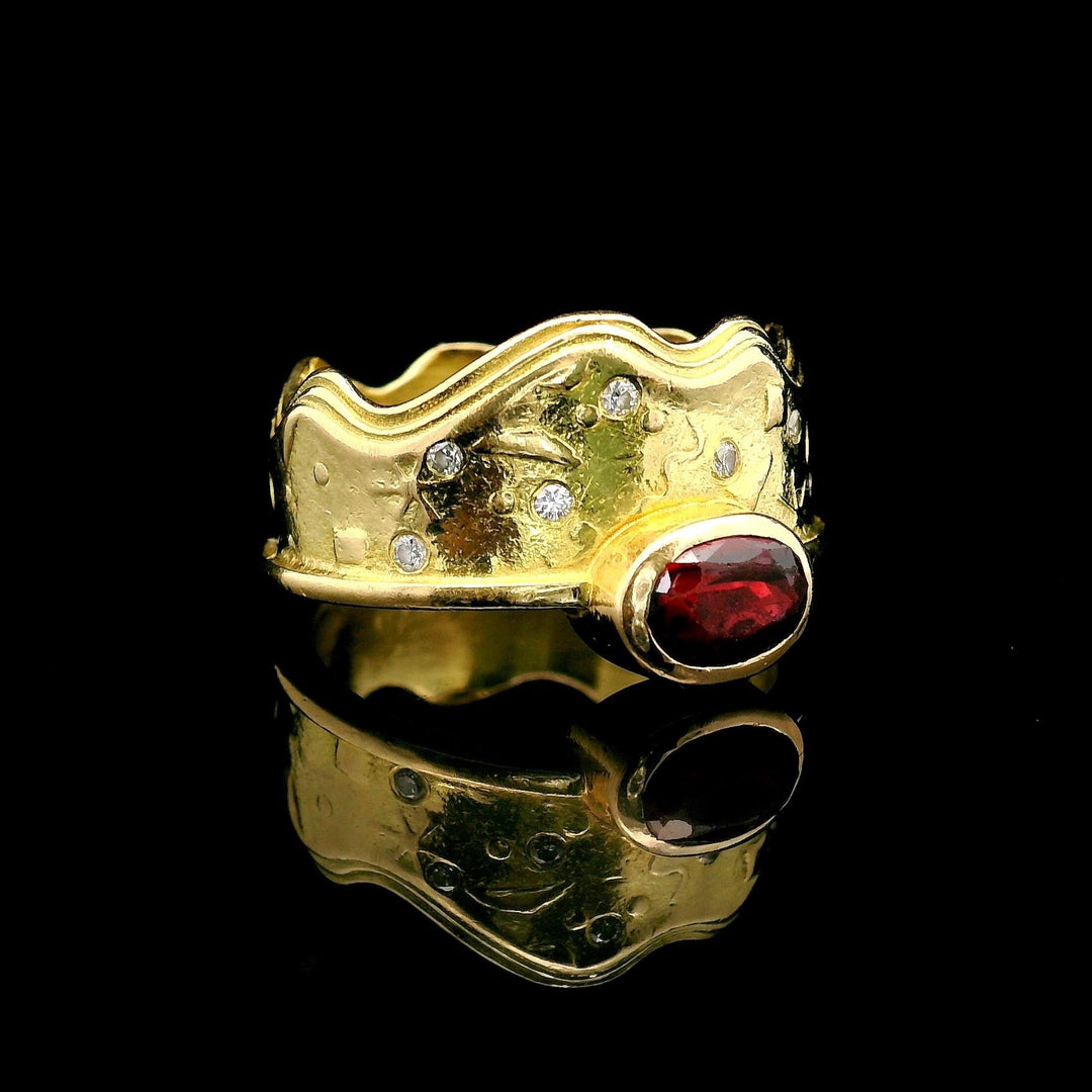 18k Yellow Gold Ruby and Diamond 7.6g Vintage Crown Ring Size 6.25