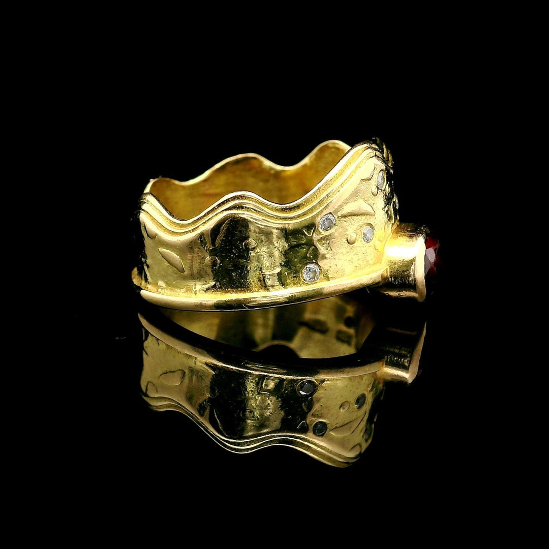 18k Yellow Gold Ruby and Diamond 7.6g Vintage Crown Ring Size 6.25
