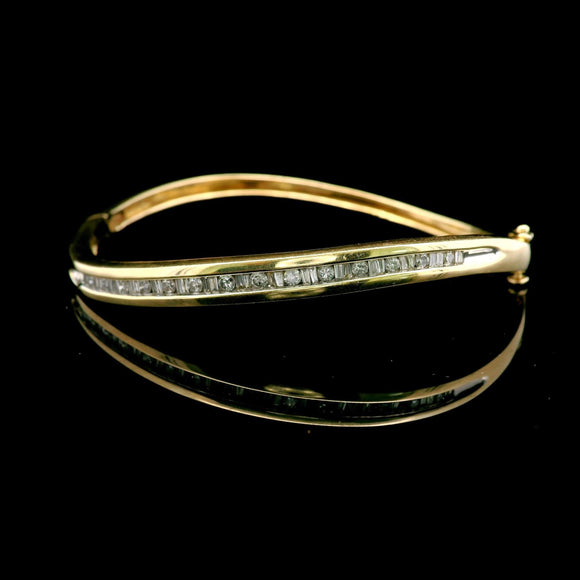 14k Yellow Gold and 1cttw Diamond Curved Bangle Bracelet 7.25