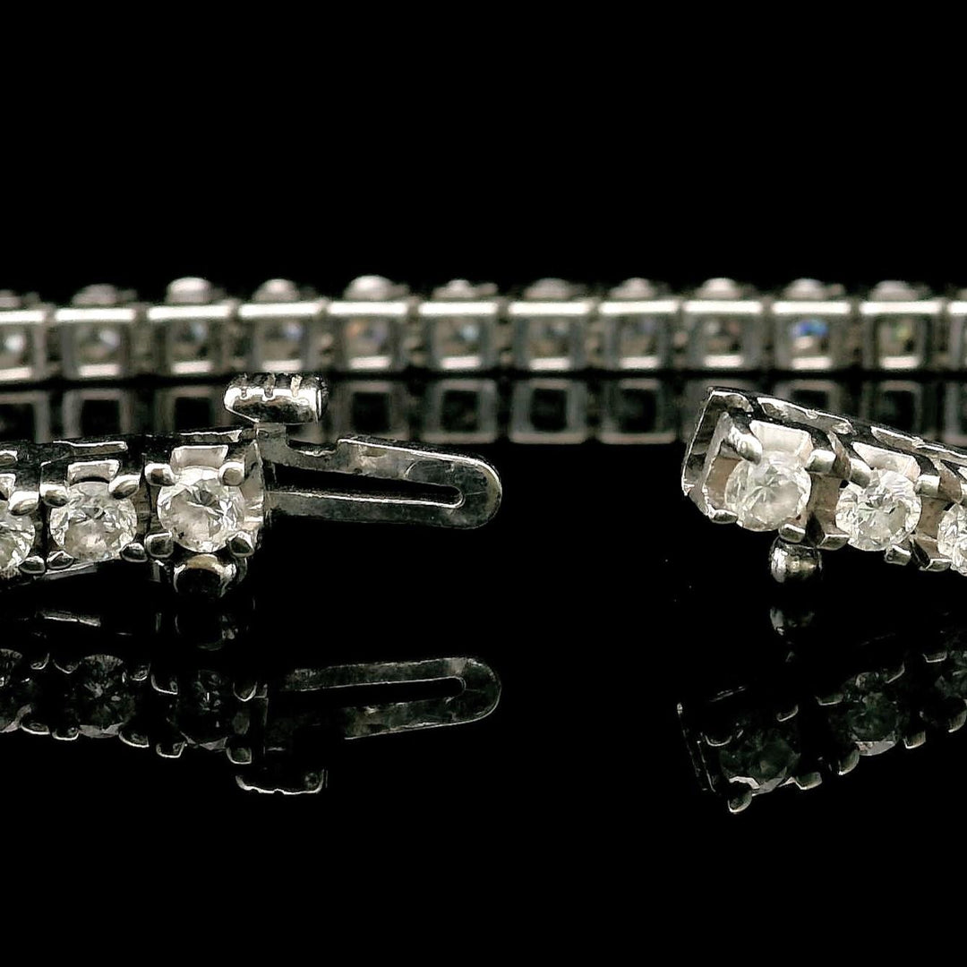 14k White Gold and 3.5cttw Diamond Tennis Bracelet 7"