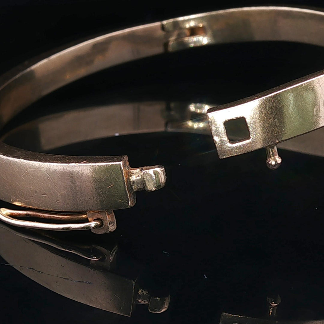 14k Yellow Gold and 1.5cttw Diamond Heavy Solid 32.6g V Bangle Bracelet 7.25"