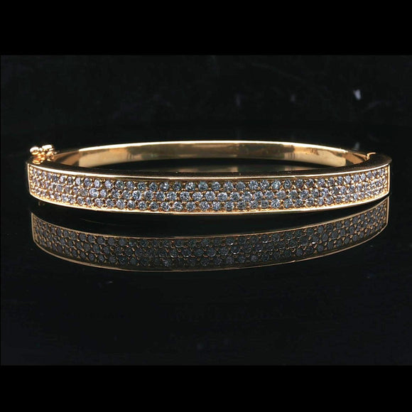 18k Yellow Gold and 2cttw Diamond 30.7g Solid Heavy Bangle Bracelet 6.75