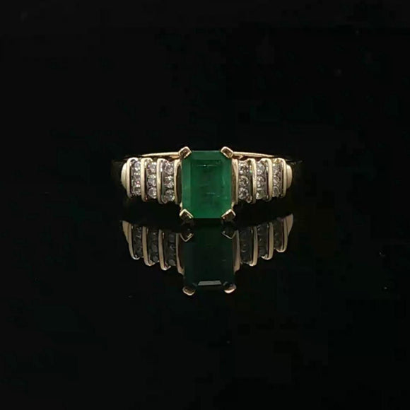 14k Yellow Gold Emerald and 0.20cttw Diamond Ladies Ring Size 8