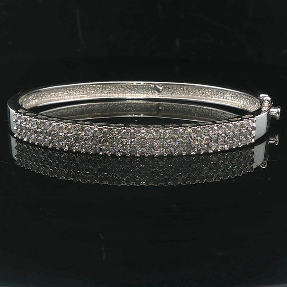 14k White Gold and 2cttw Diamond Solid 17.7g Bangle Bracelet 6.75