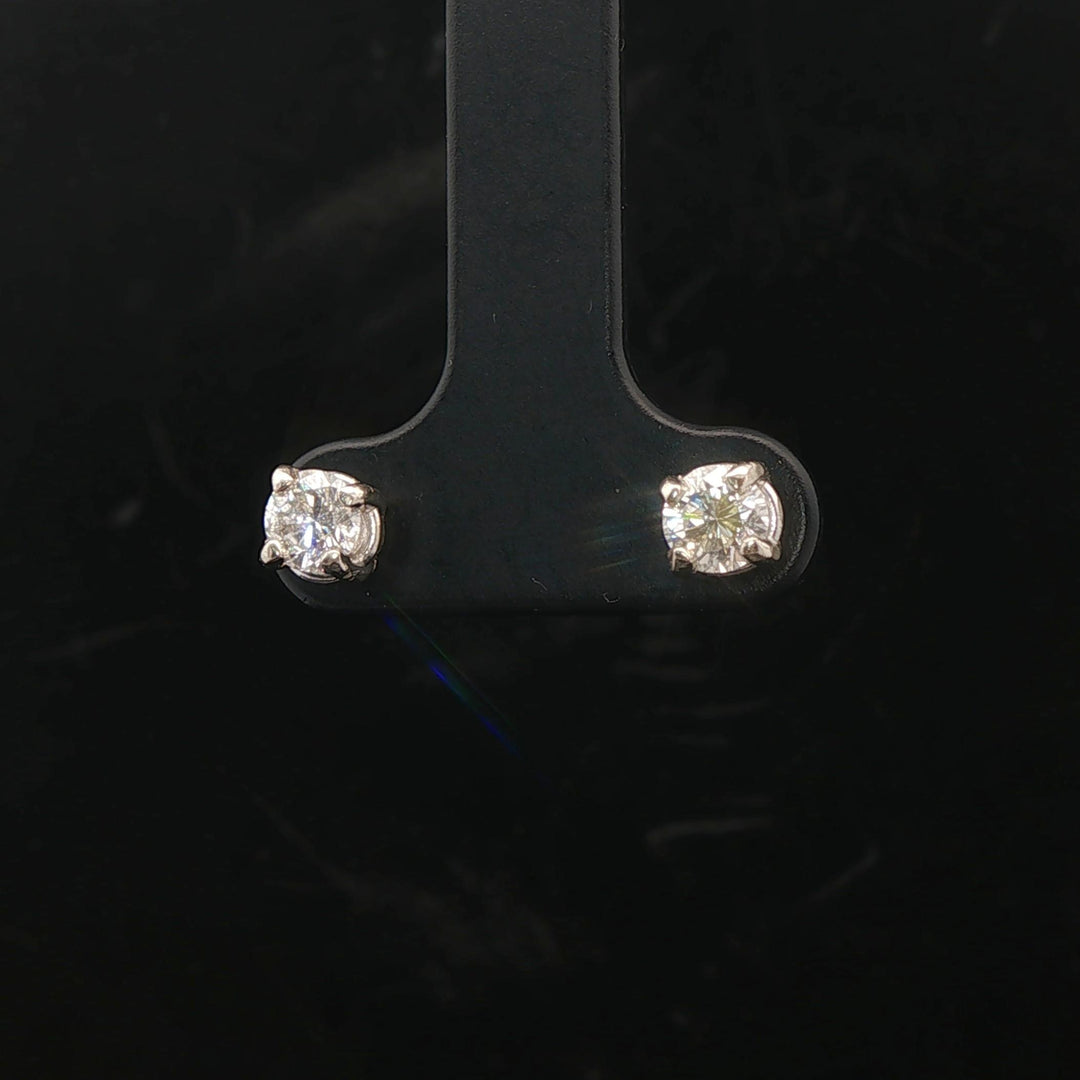 14k White Gold and 0.60cttw Diamond Stud Earrings