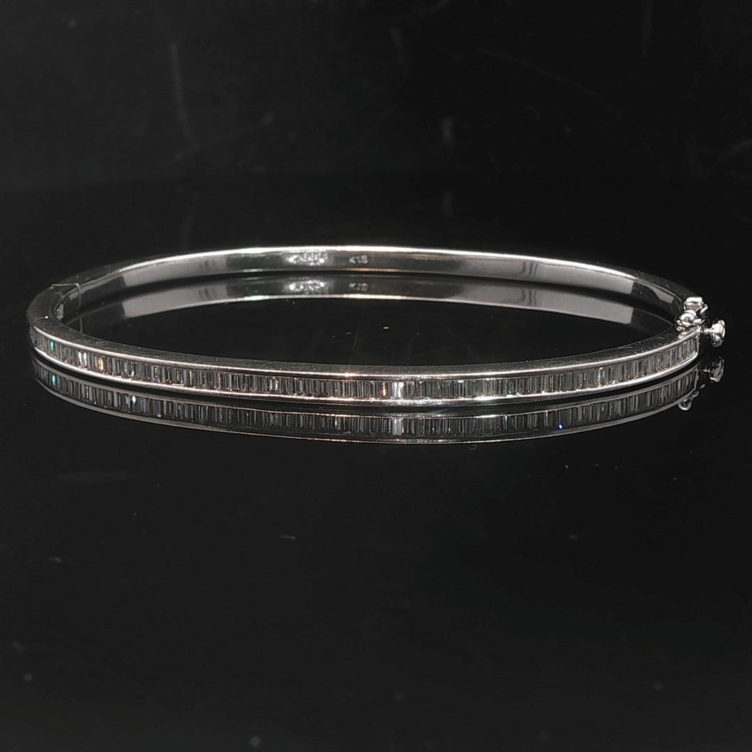 18k White Gold and 0.88cttw Baguette Diamonds Bangle Bracelet 6.5"