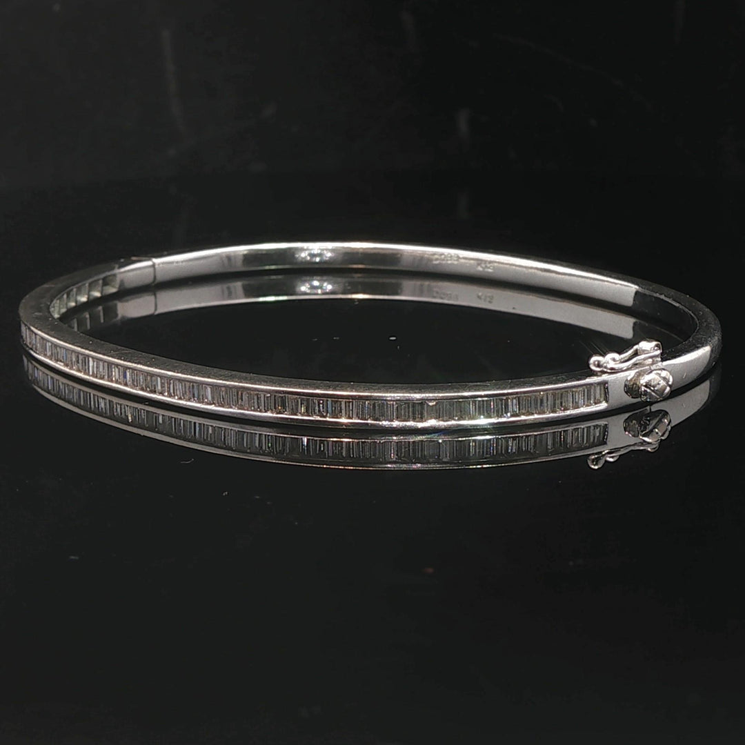 18k White Gold and 0.88cttw Baguette Diamonds Bangle Bracelet 6.5"