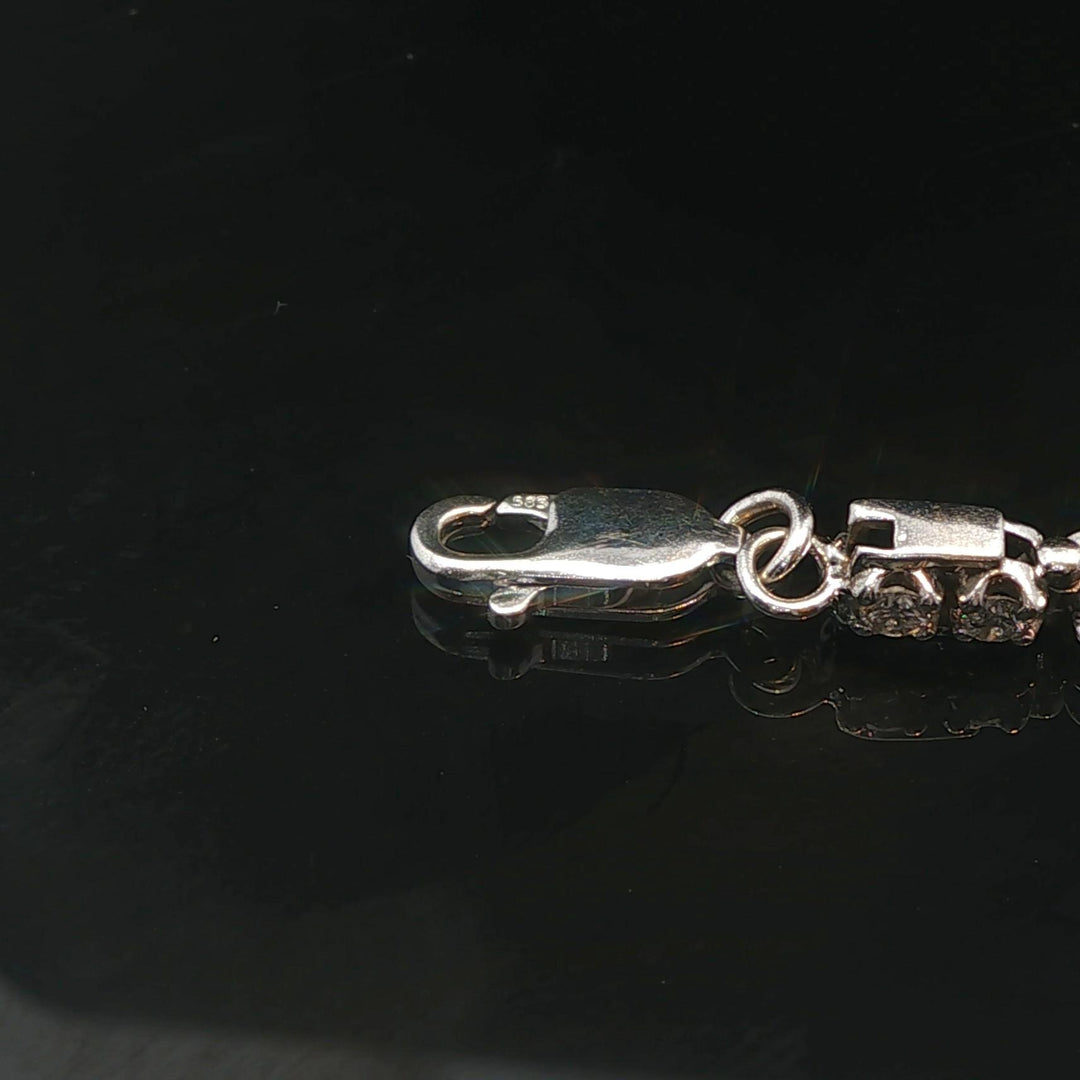 14k White Gold and 1.5cttw Diamond Vintage Ladies Tennis Bracelet 7.75"