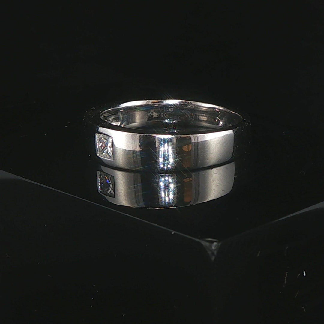 18k White Gold and 0.10ct Princess Cut Diamond Band Ring Size 8