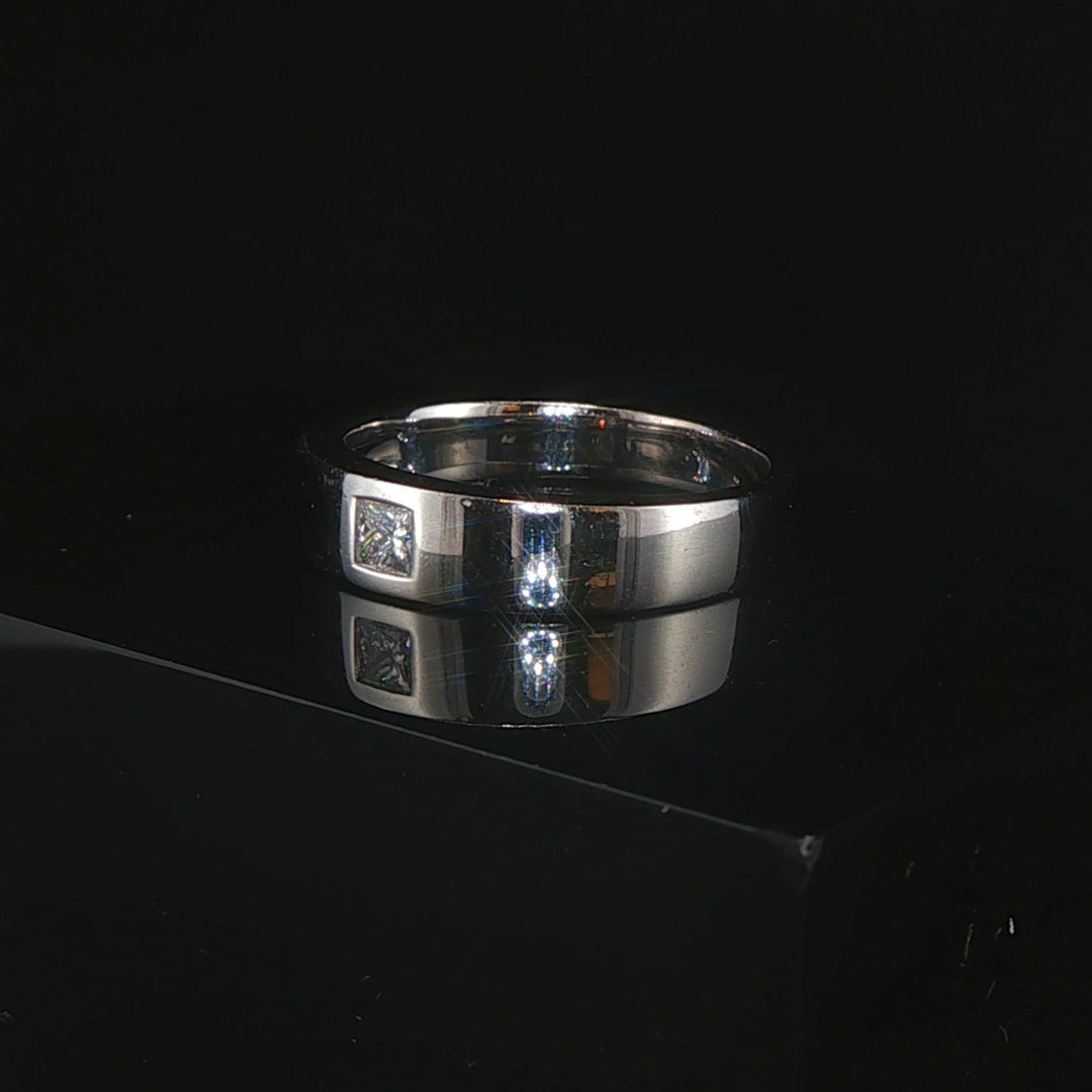 18k White Gold and 0.10ct Princess Cut Diamond Band Ring Size 8