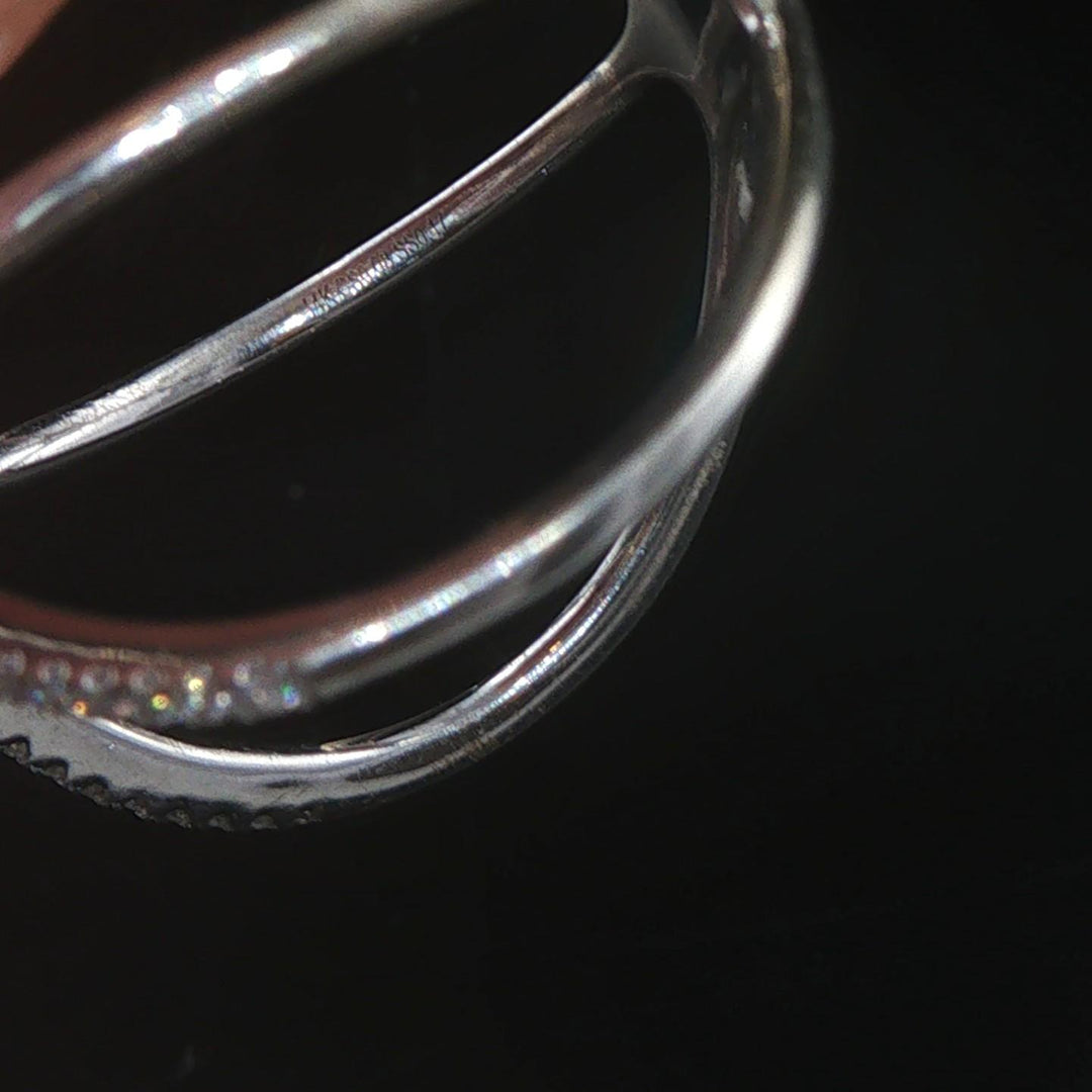 14k White Gold 0.25cttw Diamond Large Fancy Crisscross Band Ring Size 8.5