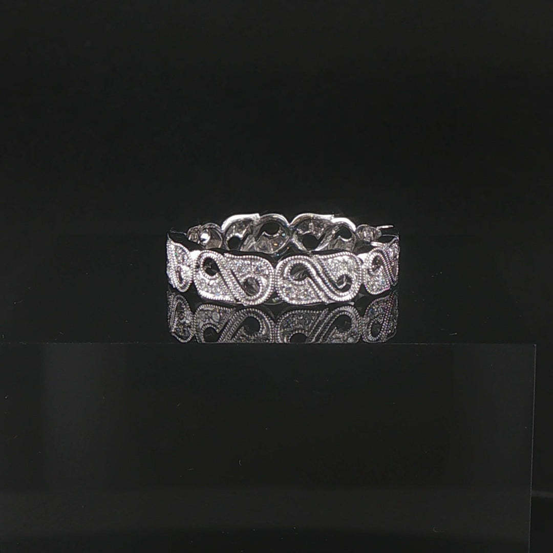 18k White Gold and 0.50cttw Diamond Vintage Filigree Band Ring Size 6