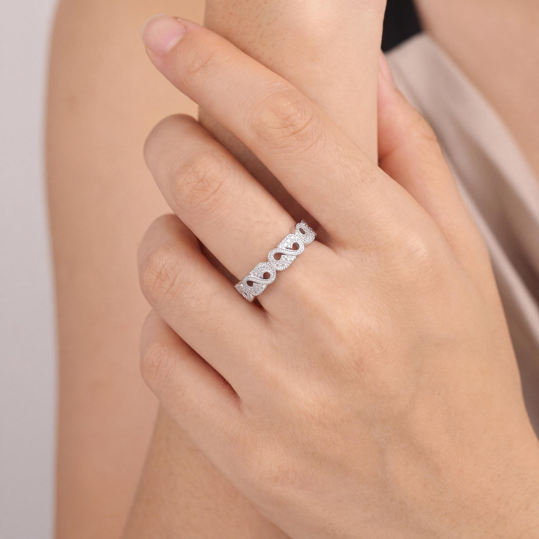 18k White Gold and 0.50cttw Diamond Vintage Filigree Band Ring Size 6