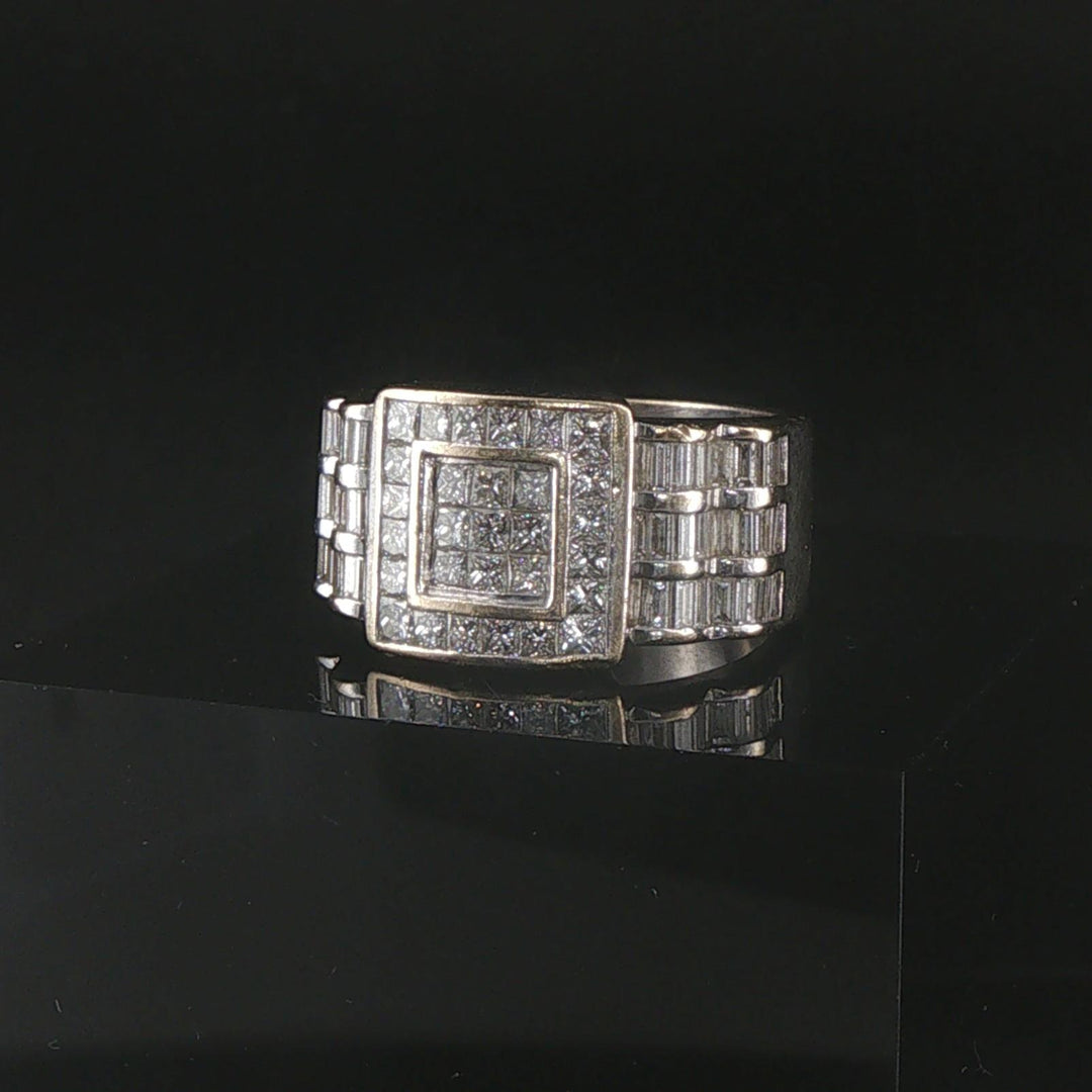 18k White Gold and 2cttw Diamond Square Design Ring Size 7