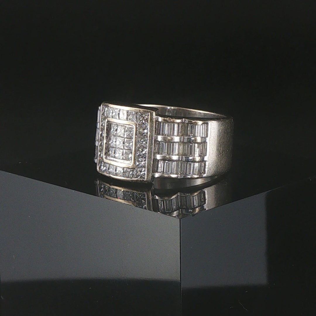 18k White Gold and 2cttw Diamond Square Design Ring Size 7