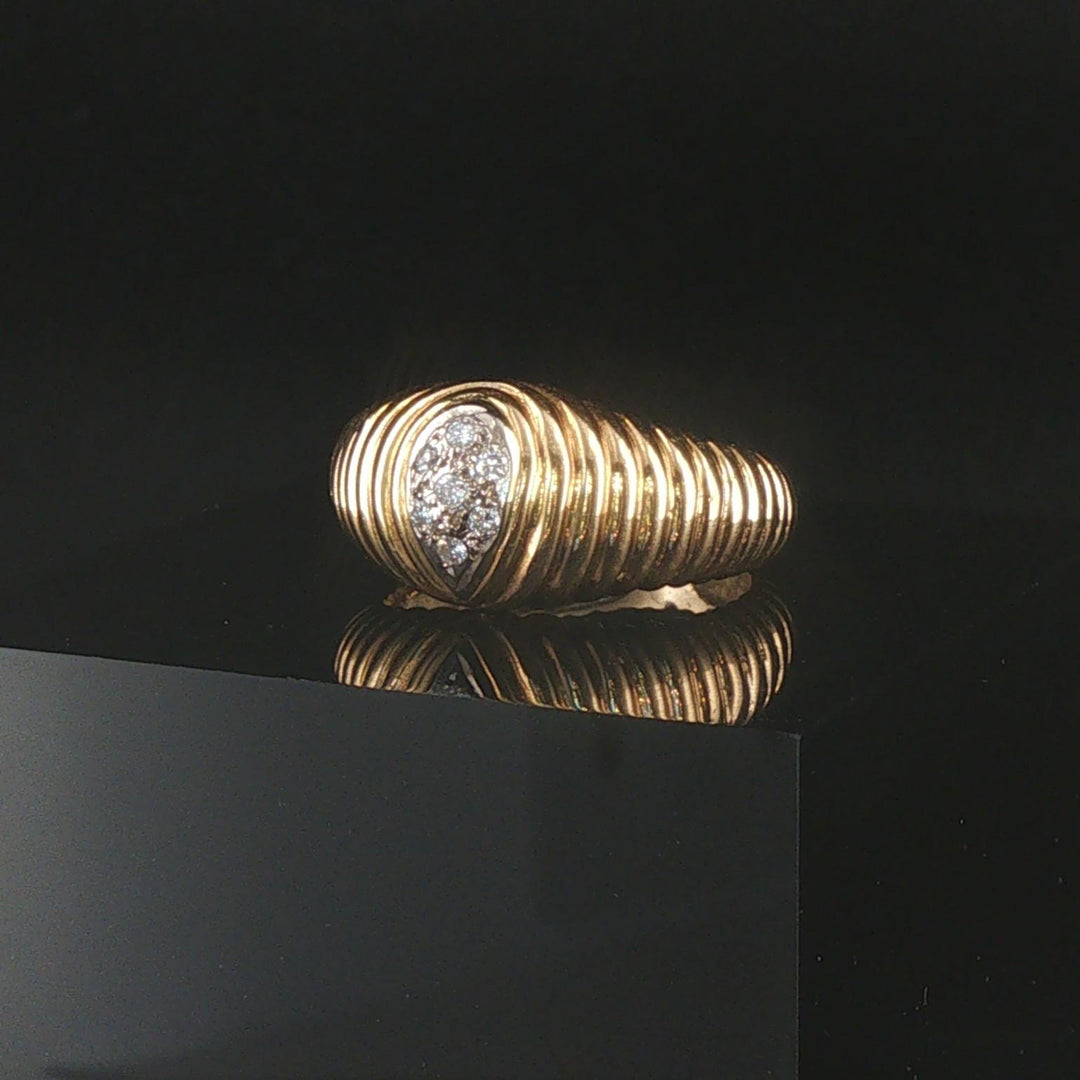 18k Yellow Gold and Diamond Vintage Ribbed Ring Size 4.25