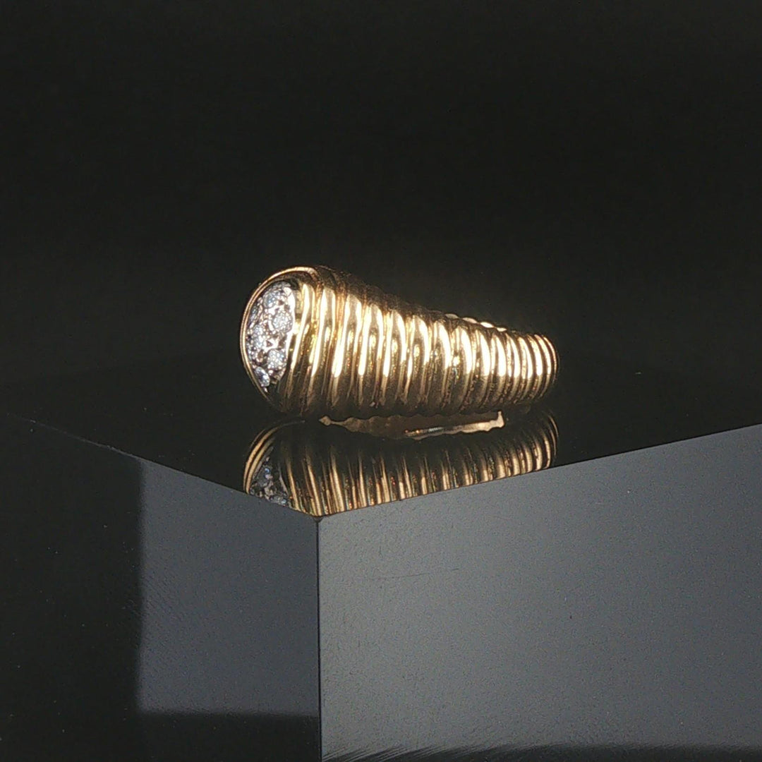18k Yellow Gold and Diamond Vintage Ribbed Ring Size 4.25