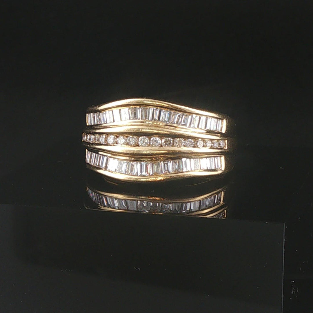 18k Yellow Gold and 1.25cttw Diamond Curved Band Ring Size 7