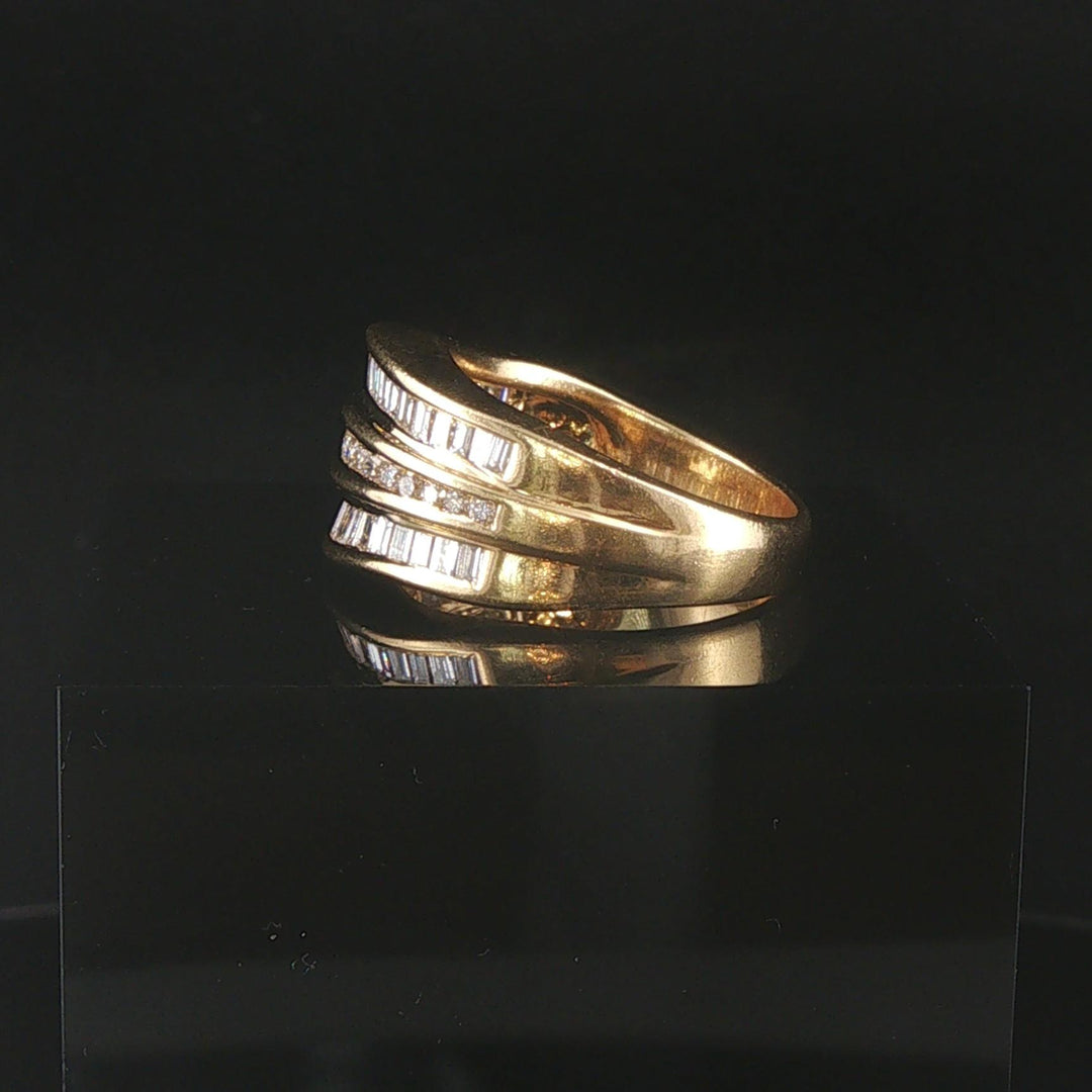 18k Yellow Gold and 1.25cttw Diamond Curved Band Ring Size 7