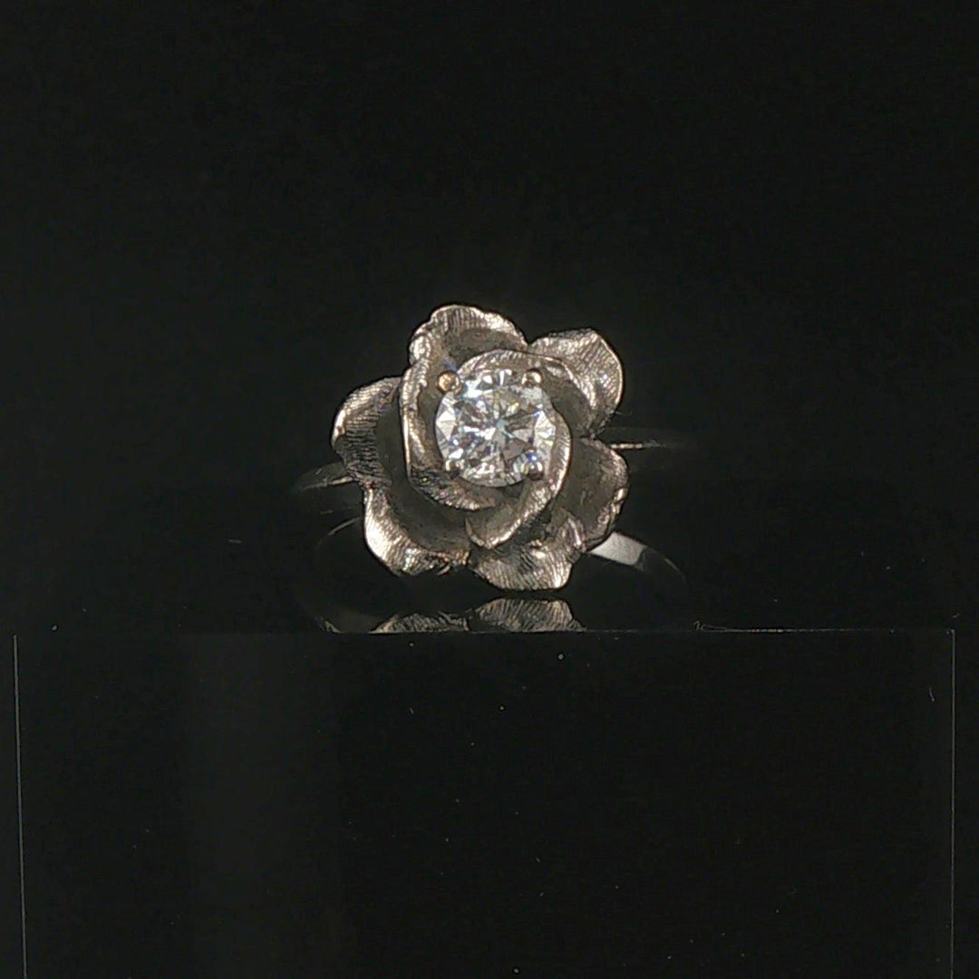 14k White Gold and 0.50ct Round Cut Diamond Vintage Rose Ring Size 8