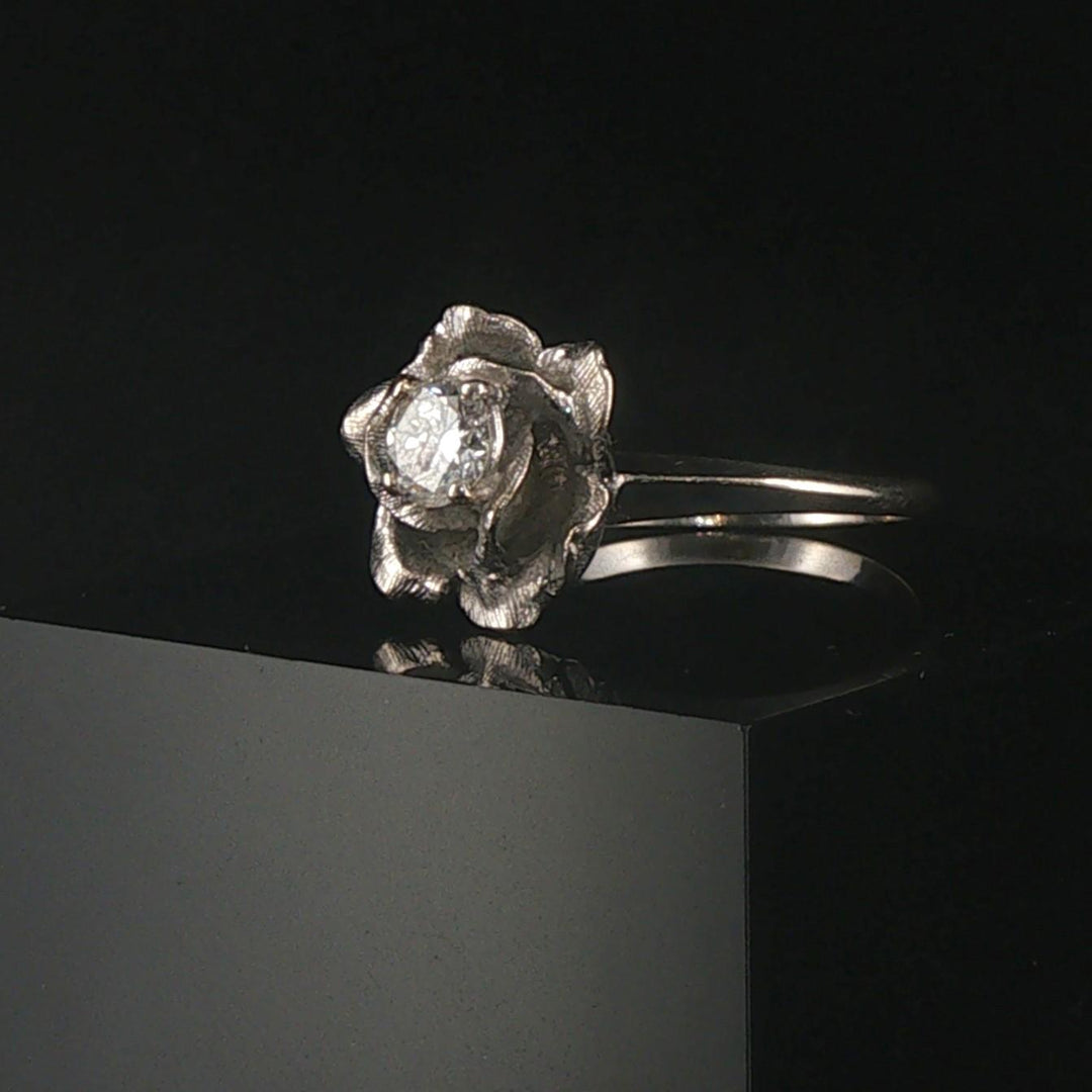 14k White Gold and 0.50ct Round Cut Diamond Vintage Rose Ring Size 8