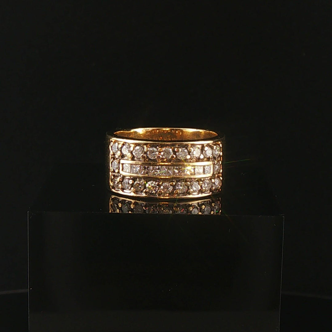 14k Yellow Gold and 1cttw Diamond Vintage Band Ring Size 7.5