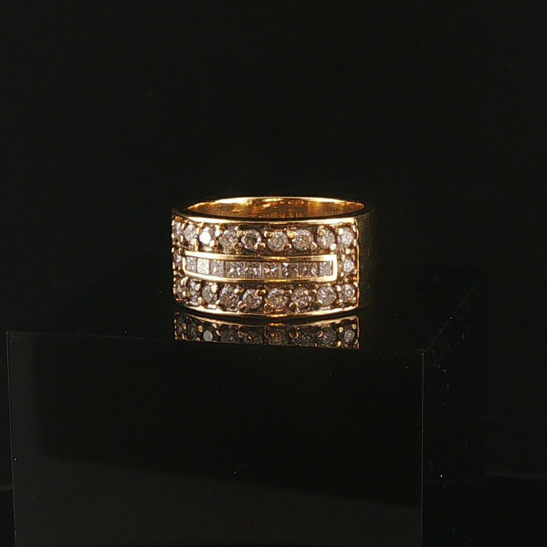 14k Yellow Gold and 1cttw Diamond Vintage Band Ring Size 7.5