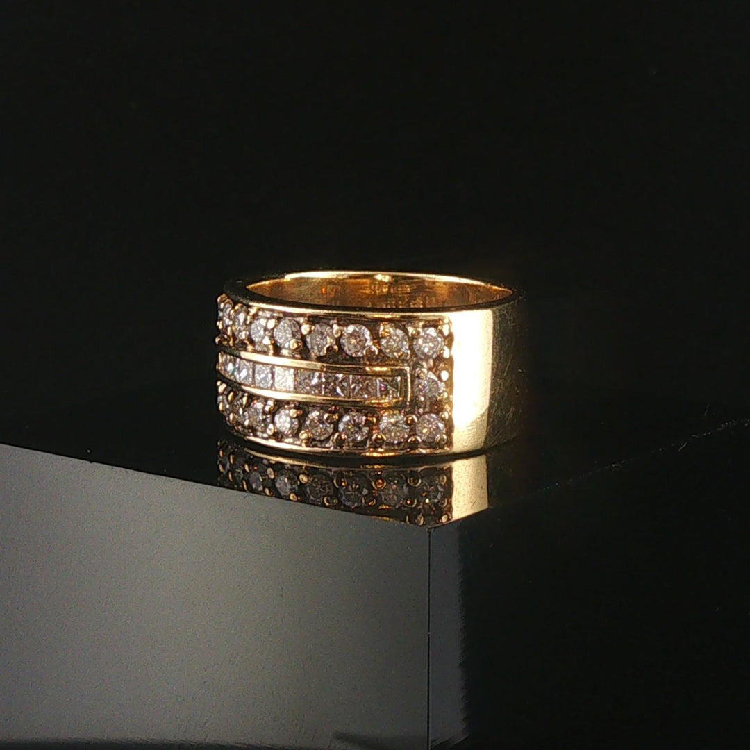 14k Yellow Gold and 1cttw Diamond Vintage Band Ring Size 7.5