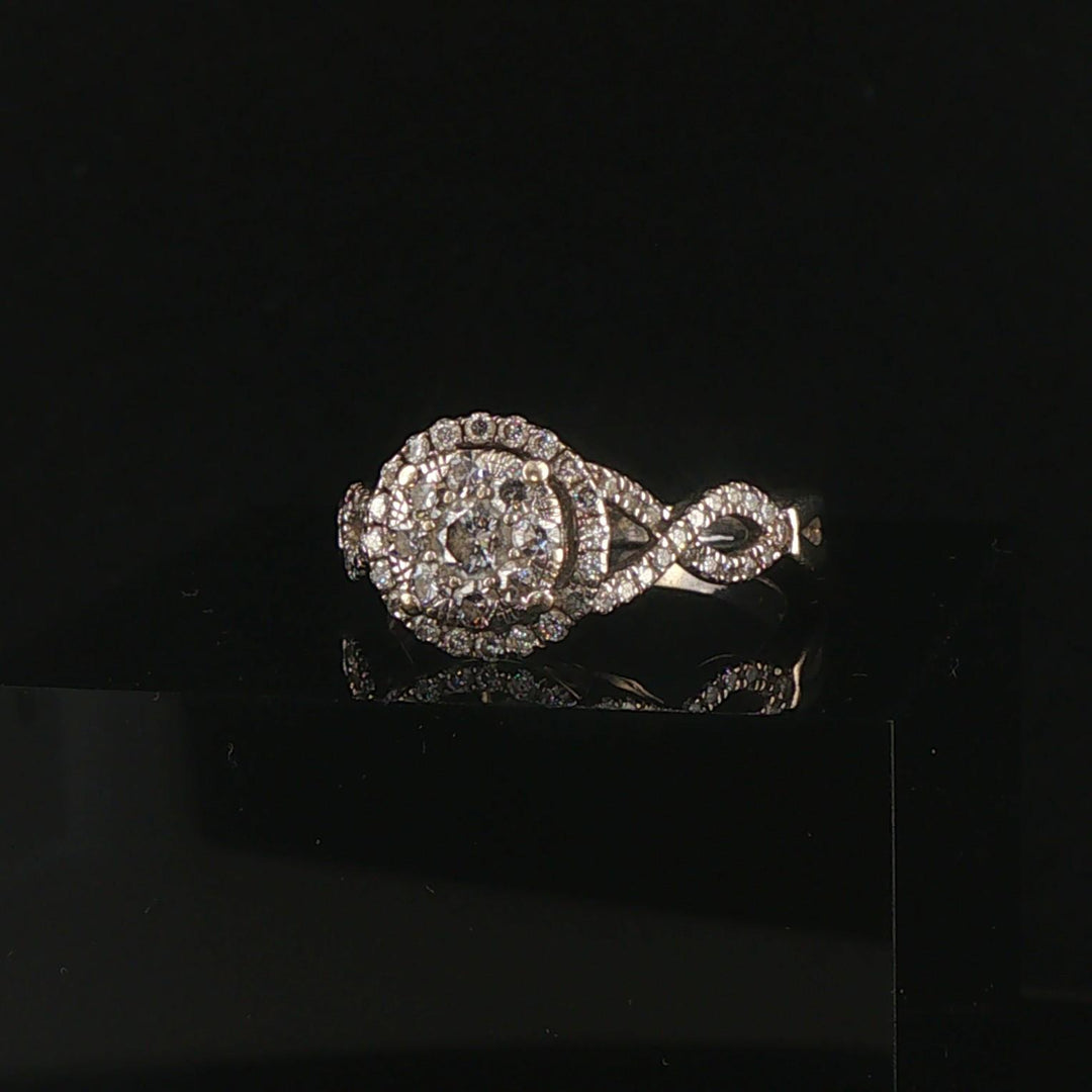 14k White Gold and 1cttw Diamond Vintage Ladies Cluster Halo Ring Size 8.5