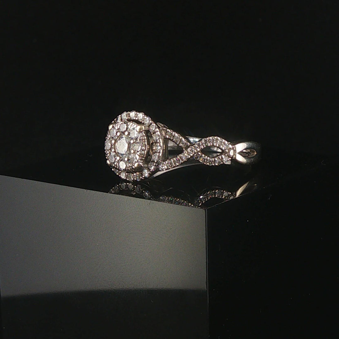 14k White Gold and 1cttw Diamond Vintage Ladies Cluster Halo Ring Size 8.5