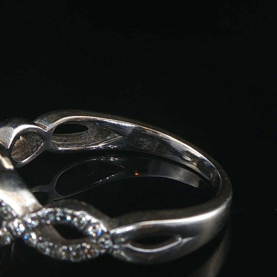 14k White Gold and 1cttw Diamond Vintage Ladies Cluster Halo Ring Size 8.5