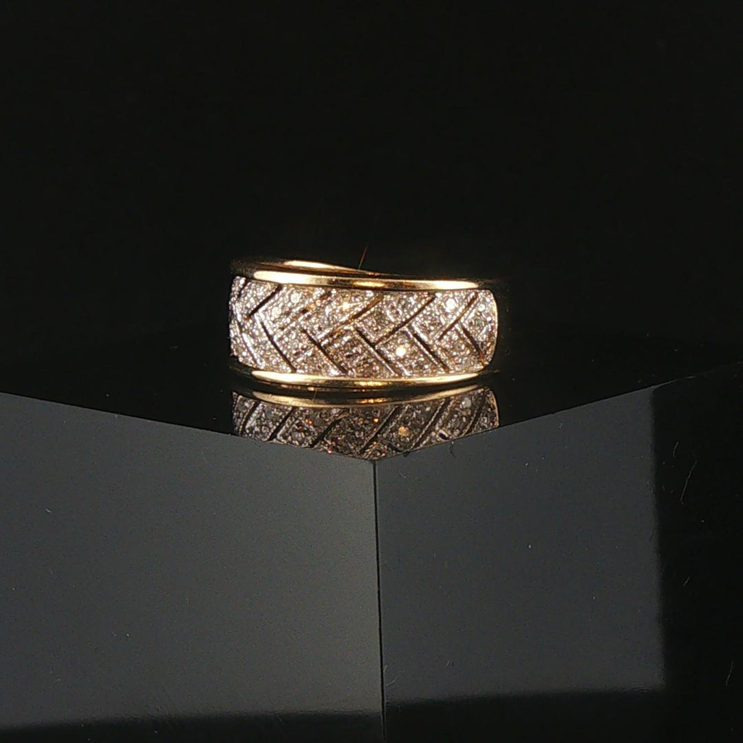 14k Yellow Gold and 0.15cttw Diamond Fancy Small Band Ring Size 6
