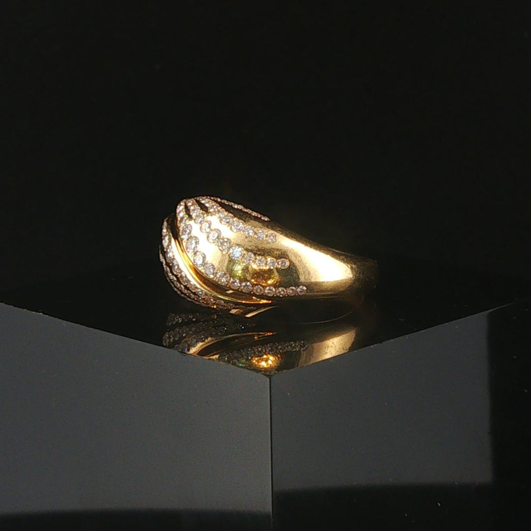 18k Yellow Gold and 0.40cttw Diamond Vintage Curved Band Ring Size 5