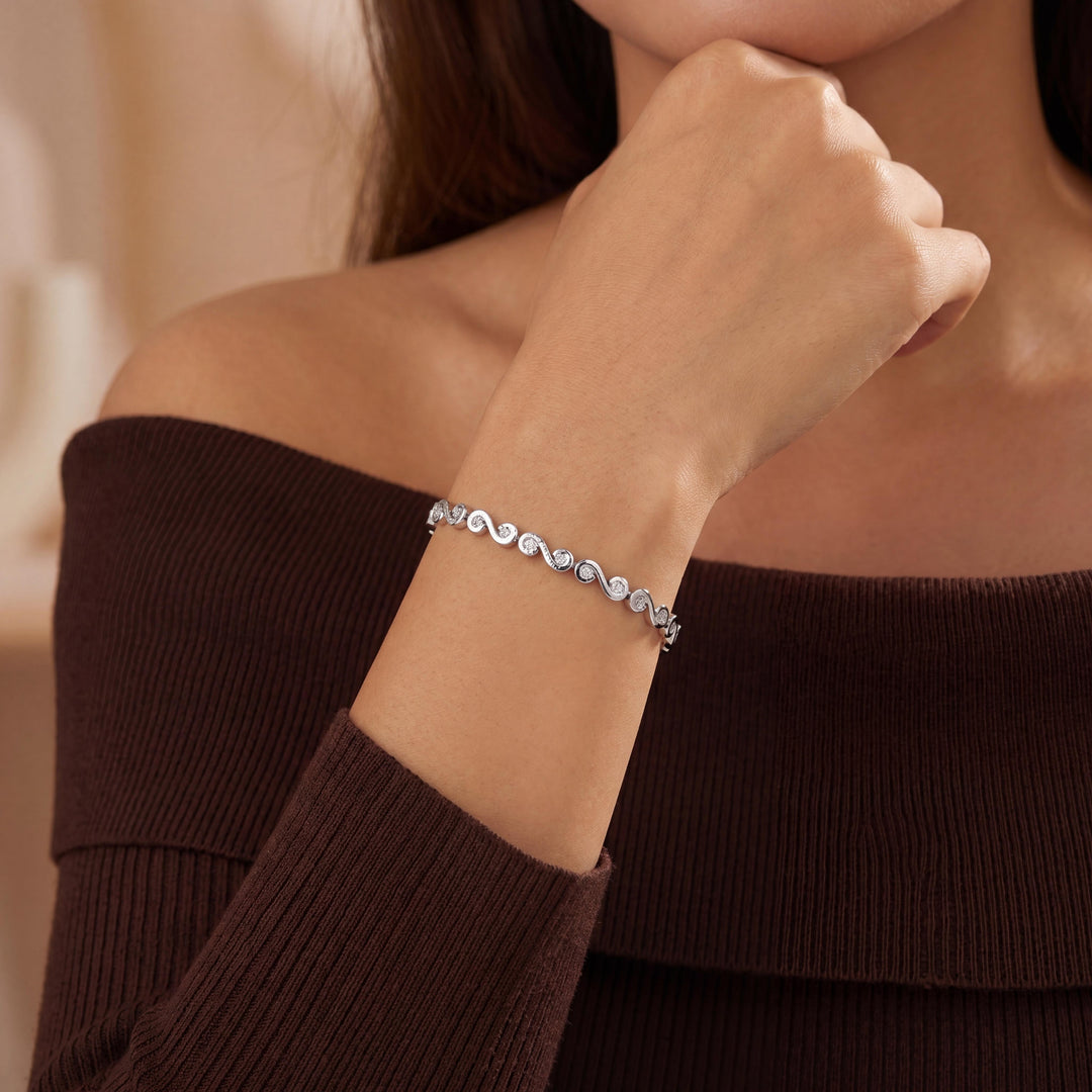 14k White Gold and 0.50cttw Diamond Ladies S Scroll Link Bracelet 7"