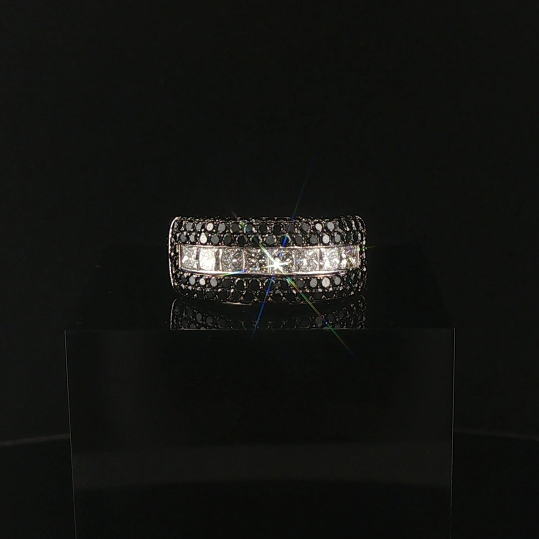 18k White Gold 2.10cttw Black and White Diamond Heavy Band Ring Size 6.5