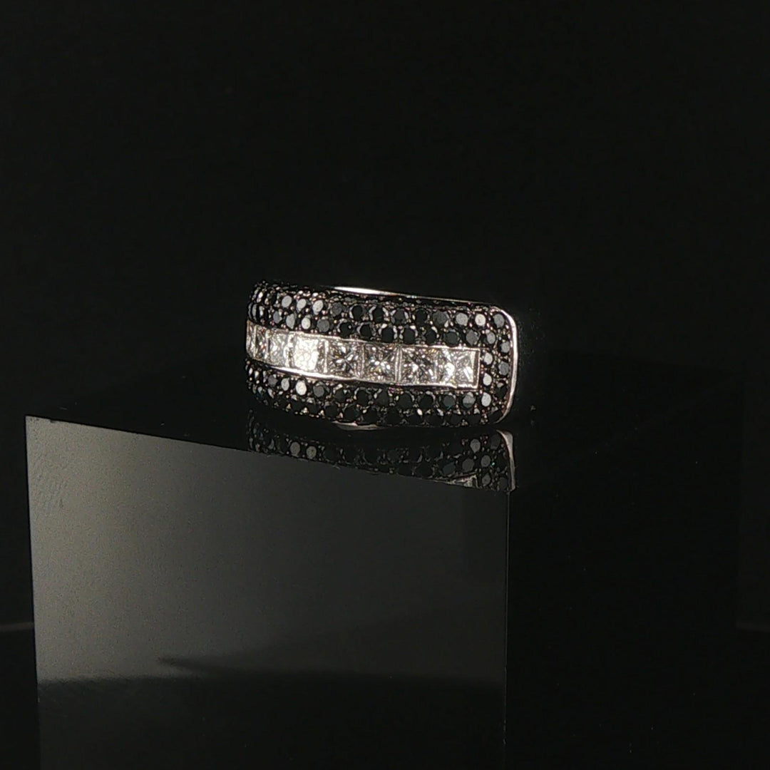 18k White Gold 2.10cttw Black and White Diamond Heavy Band Ring Size 6.5