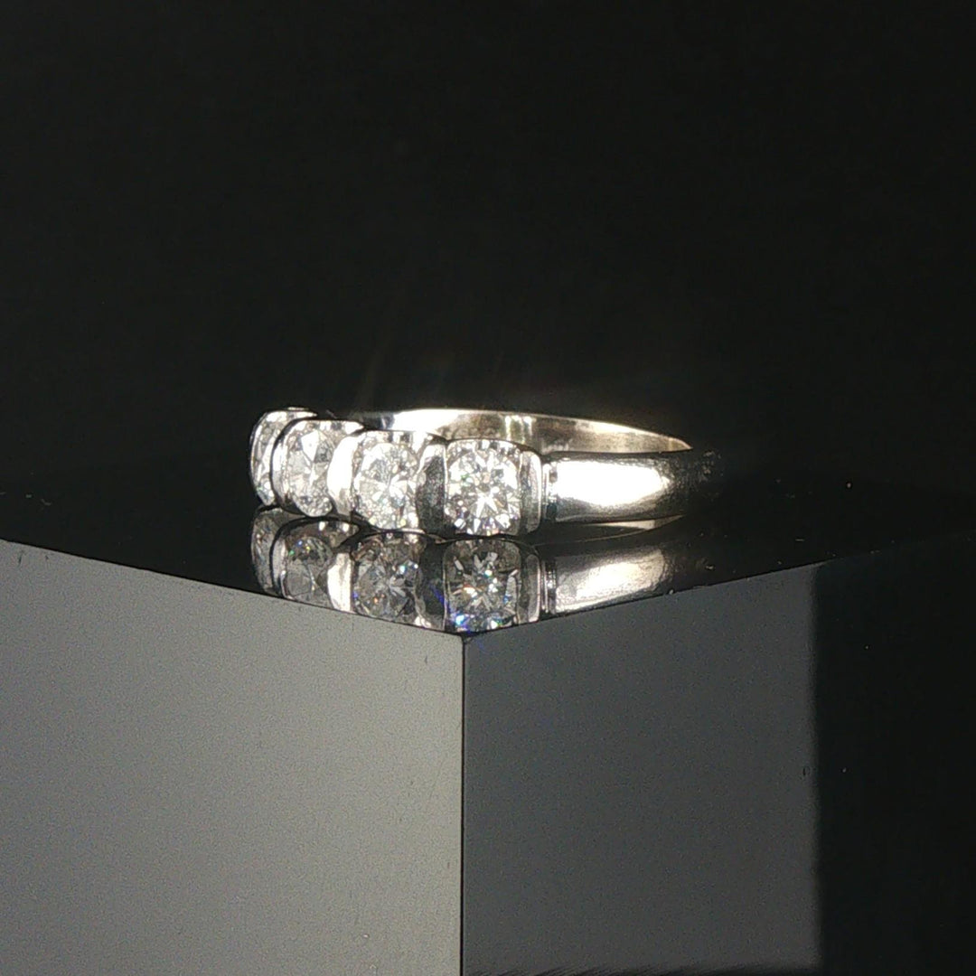 14k White Gold and 1cttw Five Diamond Vintage Band Ring Size 6
