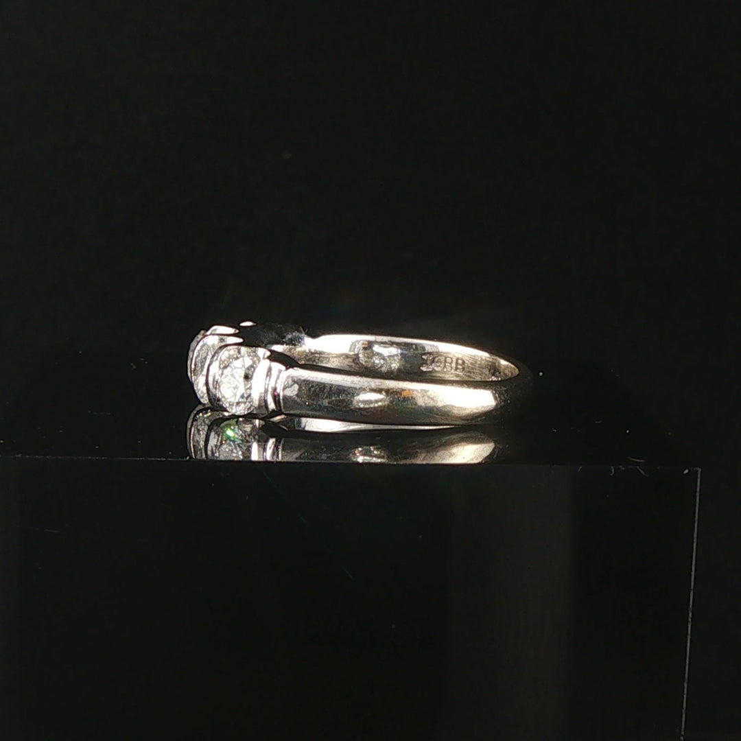 14k White Gold and 1cttw Five Diamond Vintage Band Ring Size 6
