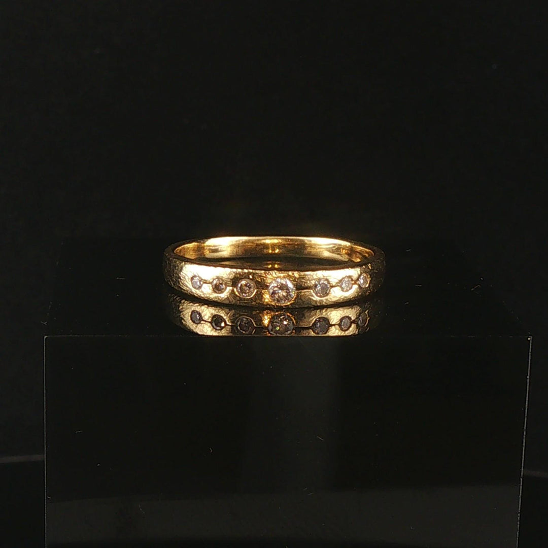 18k Yellow Gold and Diamond Solid Vintage Band Ring Size 8.5
