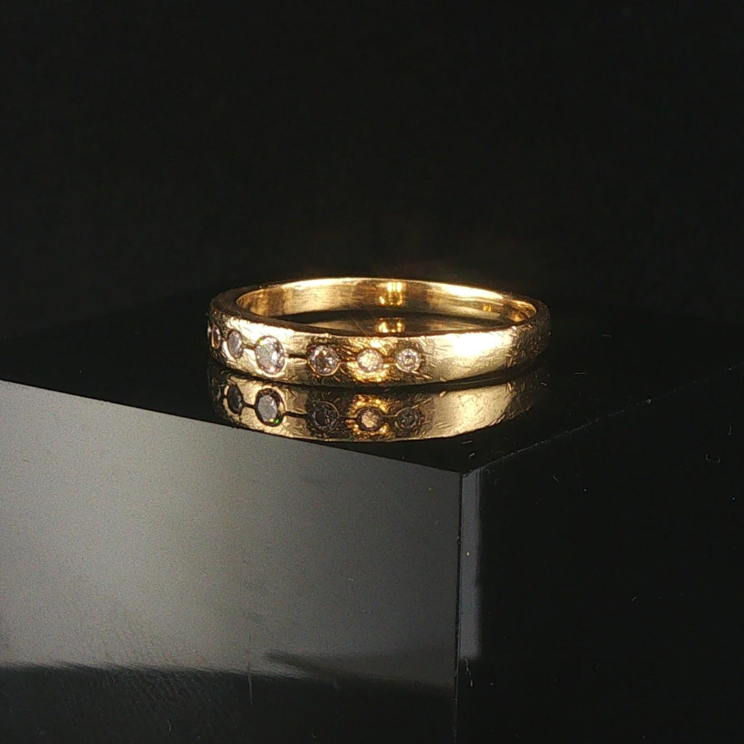 18k Yellow Gold and Diamond Solid Vintage Band Ring Size 8.5