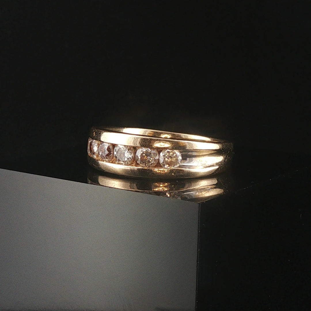14k Yellow Gold and 1cttw Diamond Men's Band Ring Size 9.25