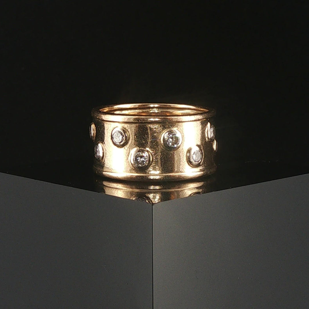 14k Yellow Gold and 0.75cttw Bezel Set Diamond Vintage Solid Band Ring Size 7