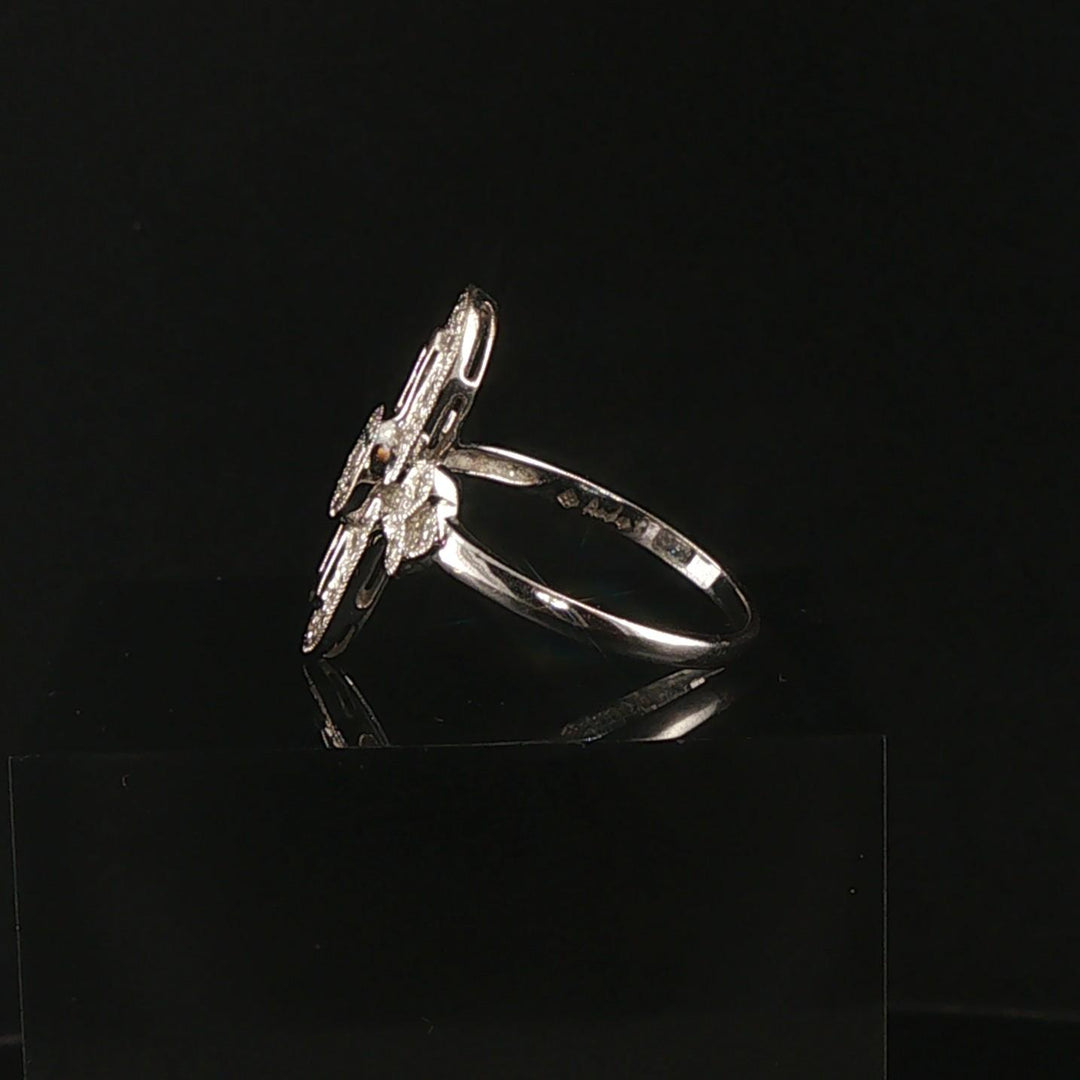 18k White Gold Sapphire and 0.25cttw Diamond Vintage Milgrain Ring Size 8