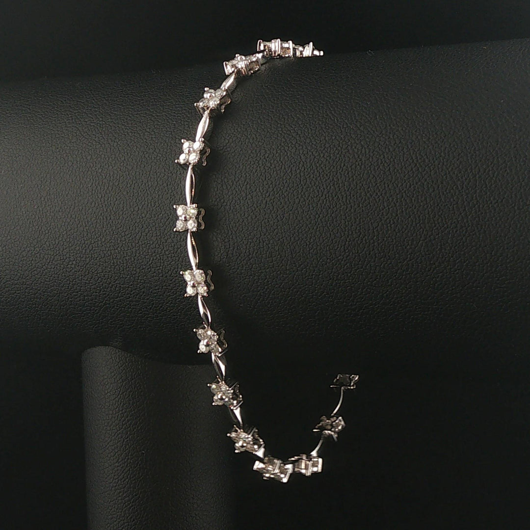 14k White Gold and 2.30cttw Diamond Cluster Floral Link Bracelet 7.5"