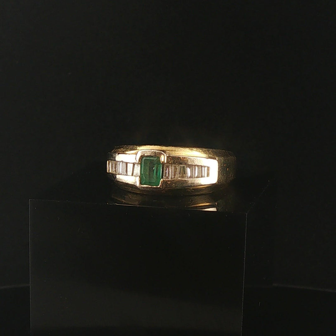 18k Yellow Gold Emerald and 0.30cttw Baguette Diamond Men's Vintage Ring Size 12