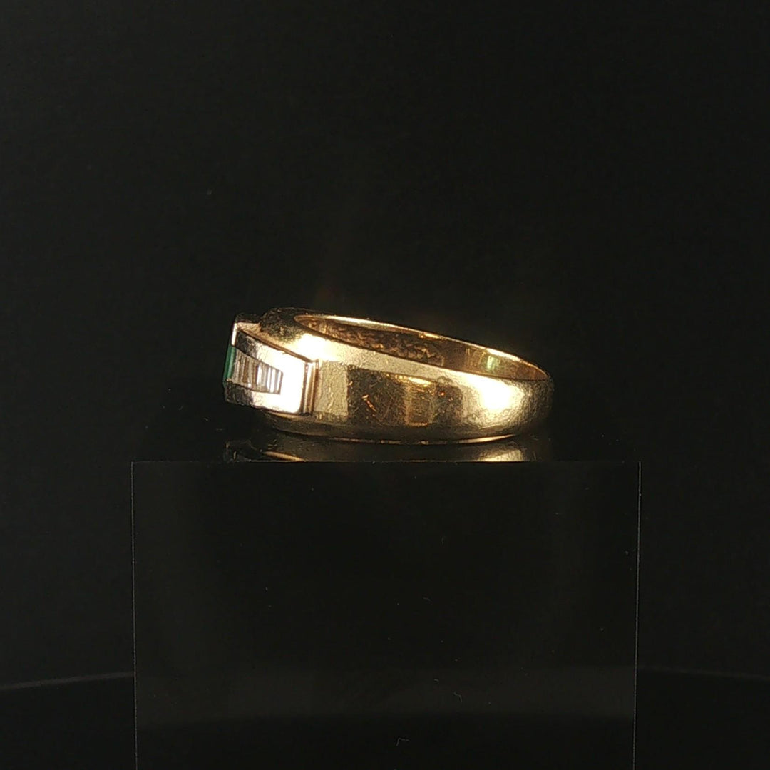 18k Yellow Gold Emerald and 0.30cttw Baguette Diamond Men's Vintage Ring Size 12
